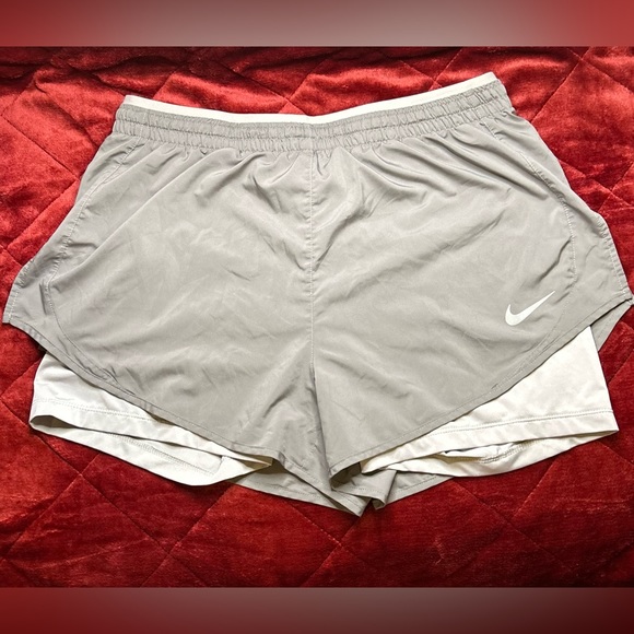 Nike - Picture 2 of 2